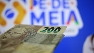 Pé de Meia fará primeiros pagamentos de R$ 200 em 2025 no mês de janeiro - Foto: Ache Concursos